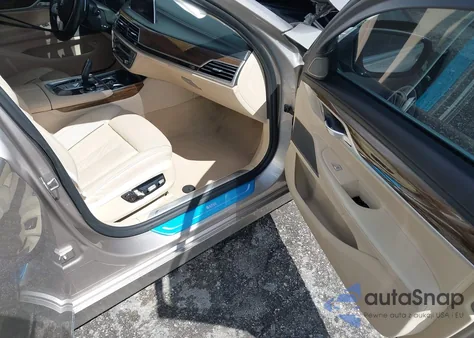 2019 BMW 740I z USA, uszkodzony, nr VIN WBA7E2C5XKB218387